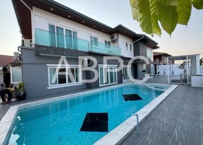 4 Bedrooms 4 Bathrooms in East Pattaya