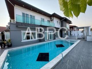 4 Bedrooms 4 Bathrooms in East Pattaya