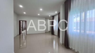 4 Bedrooms 4 Bathrooms in East Pattaya