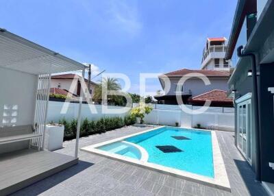 4 Bedrooms 4 Bathrooms in East Pattaya