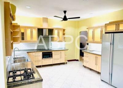 3 Bedrooms 3 Bathrooms in East Pattaya