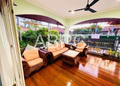 3 Bedrooms 3 Bathrooms in East Pattaya