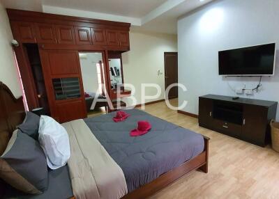 4 Bedroom 5 Bathroom in South Pattaya