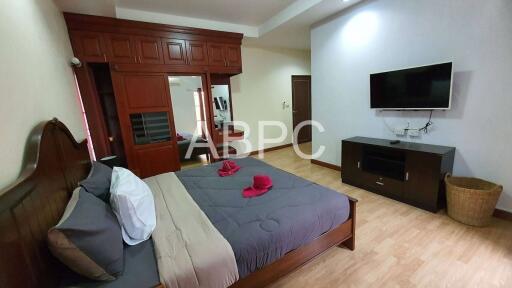 4 Bedroom 5 Bathroom in South Pattaya