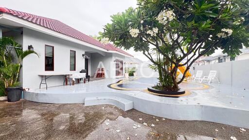 5 bedroom 6 Bathroom Pool Villa in Jomtien