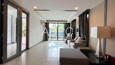 3 Bedrooms 4 Bathroom in East Pattaya