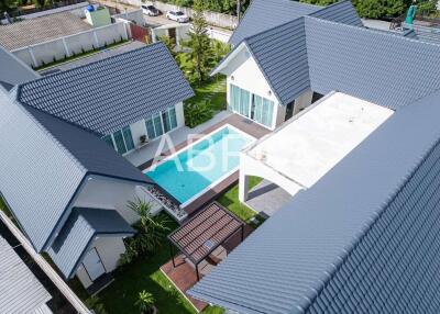 6 Bedrooms 7 Bathrooms in Huay Yai