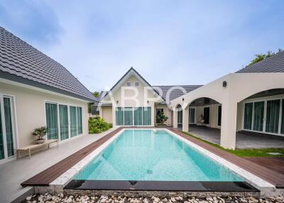 6 Bedrooms 7 Bathrooms in Huay Yai