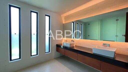 4 Bedroom 5 Bathroom in Bang Saray