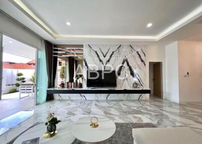 Modern 4 bedroom 5 bathroom Pool Villa in Jomtien