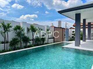 Modern 4 bedroom 5 bathroom Pool Villa in Jomtien