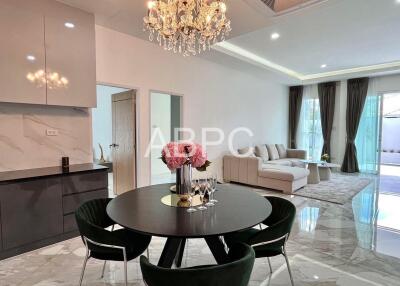 Modern 4 bedroom 5 bathroom Pool Villa in Jomtien