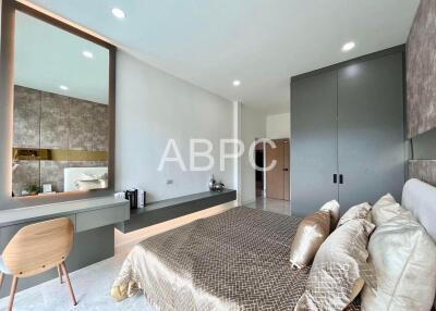 Modern 4 bedroom 5 bathroom Pool Villa in Jomtien