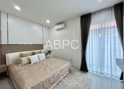 Modern 4 bedroom 5 bathroom Pool Villa in Jomtien