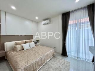 Modern 4 bedroom 5 bathroom Pool Villa in Jomtien