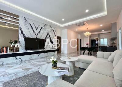 Modern 4 bedroom 5 bathroom Pool Villa in Jomtien