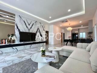 Modern 4 bedroom 5 bathroom Pool Villa in Jomtien