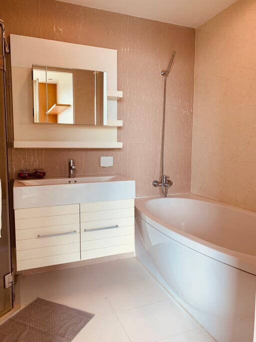 Modern bathroom with white vanity and bathtub