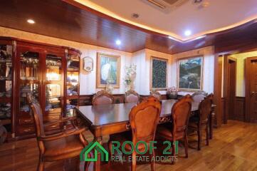 Royal Cliff Garden Condominium: Spacious 189 Sq.m. Retreat with Sea Views on Pratumnak Hill