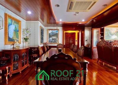 Royal Cliff Garden Condominium: Spacious 189 Sq.m. Retreat with Sea Views on Pratumnak Hill