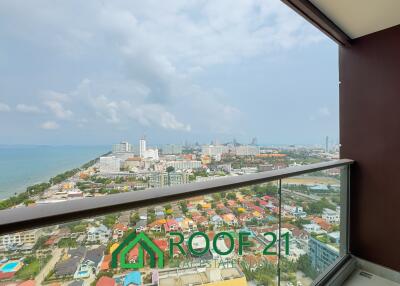 Copacabana Condominium: Exclusive Beachfront Condo with Private Pool and Jacuzzi, 100 Meters from Jomtien Beach