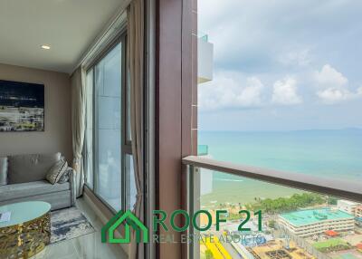 Copacabana Condominium: Exclusive Beachfront Condo with Private Pool and Jacuzzi, 100 Meters from Jomtien Beach