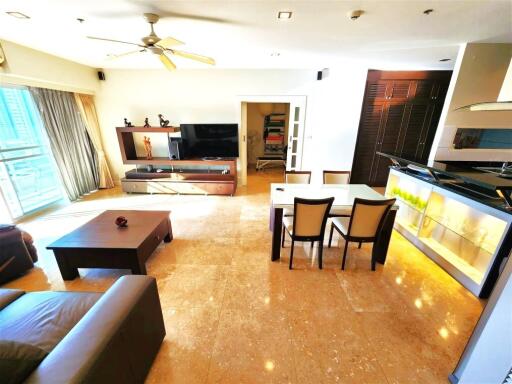 Spacious 2-bedroom apartment with sea view
