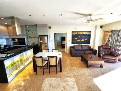 Spacious 2-bedroom apartment with sea view