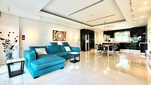 Beautiful large 2 bedrooms in Pratamnak for sale