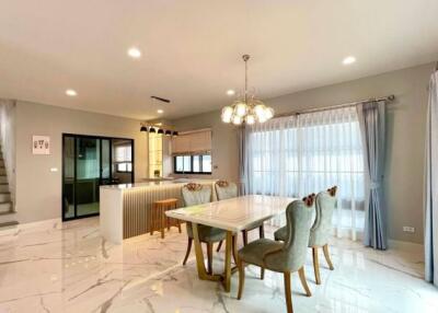 4-bedroom house in compound for sale on Bangna-Suvarnabhumi