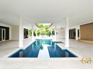 Grand balinese style pool villa on Palm Hills golf course