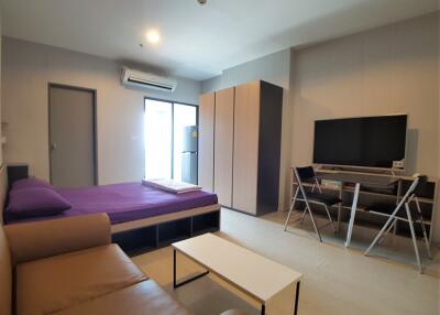 Studio apartment with modern furnishings