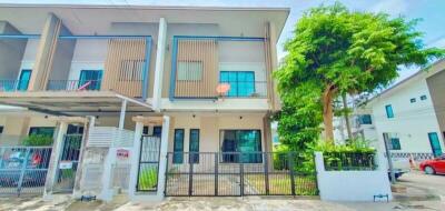 Front view of a modern townhouse