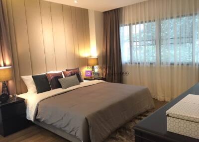 Well-furnished bedroom with double bed and bedside tables