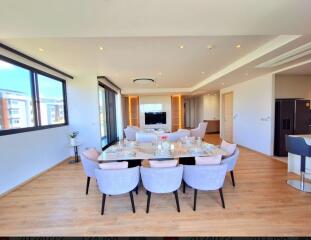 Spacious and modern dining room with elegant furnishing