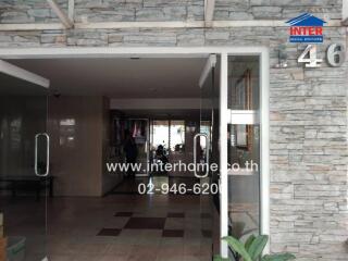 Entrance to a building with stone facade and glass doors