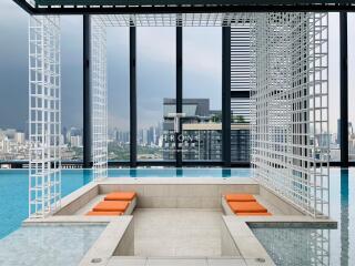Modern rooftop pool with city view