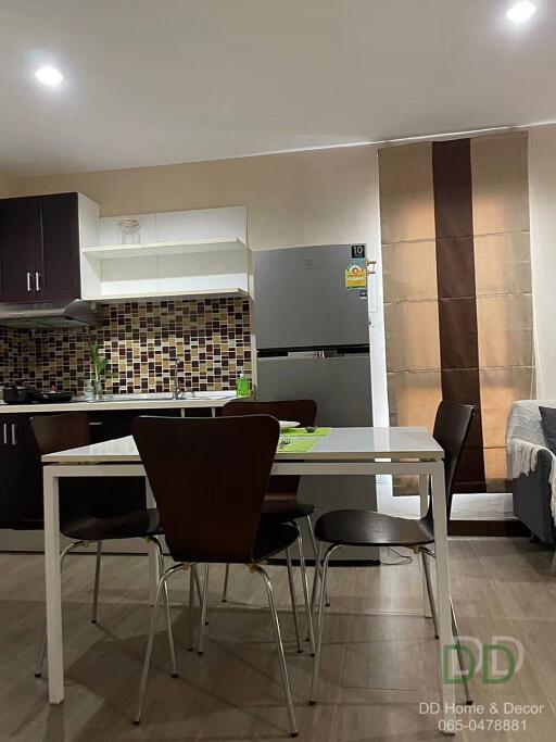 Modern kitchen with dining area