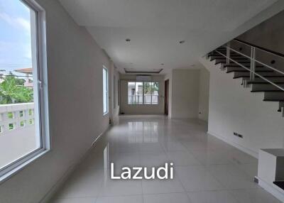 Luxury Home Office for rent in Ladphrao, Chokchai 4