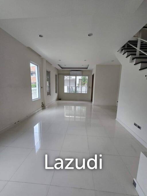 Luxury Home Office for rent in Ladphrao, Chokchai 4