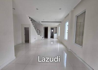 Luxury Home Office for rent in Ladphrao, Chokchai 4