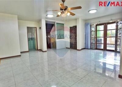 250 Sqm., 5 Beds Townhouse listed for ฿ 4,990,000.