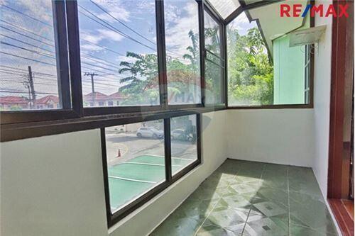 250 Sqm., 5 Beds Townhouse listed for ฿ 4,990,000.