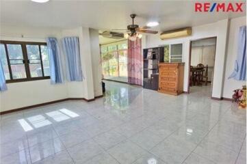 250 Sqm., 5 Beds Townhouse listed for ฿ 4,990,000.