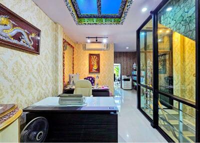 Townhouse 3 Storey 3 Bed 3 Bath in Hua Hin Soi 56 For Sale