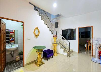 Townhouse 3 Storey 3 Bed 3 Bath in Hua Hin Soi 56 For Sale