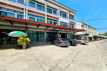 Townhouse 3 Storey 3 Bed 3 Bath in Hua Hin Soi 56 For Sale