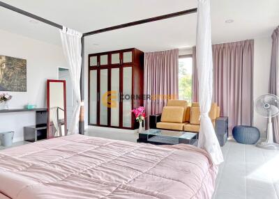 คอนโดนี้ มีห้องนอน 4 Bedrooms ห้องนอน  อยู่ในโครงการ คอนโดมิเนียมชื่อ Sunrise Beach Resort