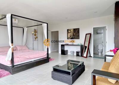 คอนโดนี้ มีห้องนอน 4 Bedrooms ห้องนอน  อยู่ในโครงการ คอนโดมิเนียมชื่อ Sunrise Beach Resort