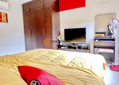 4 Bedroom Condo in Sunrise Beach Resort And Residence Na Jomtien